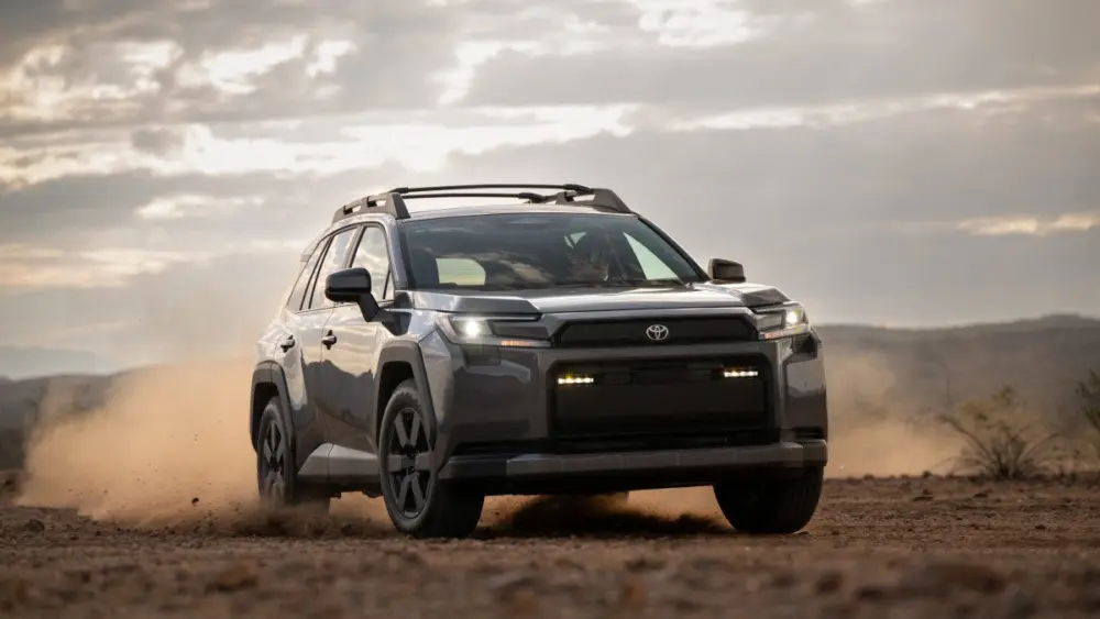 2026_toyota-rav4-hev_woodland_urbanrock_150_nr302564