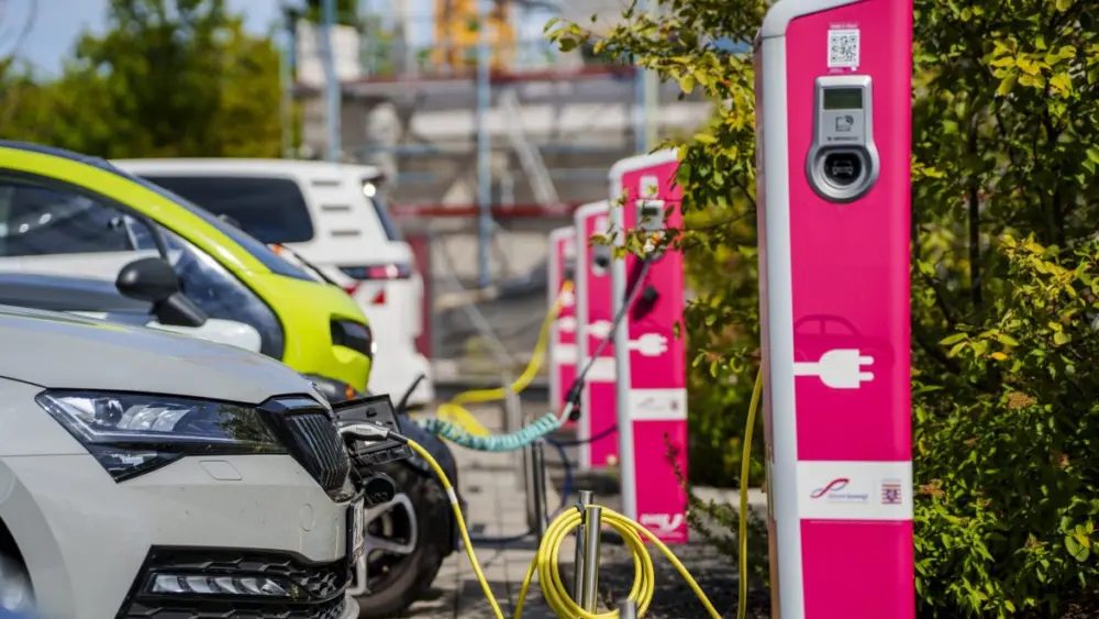 production-25-august-2025-hesse-friedberg-charging-stations-for-electric-cars-are-located-on-the-ovag-premises-ovag-netz-gmbh-is-a-distribution-network-operator-and-is-responsible-for-the-operation-20