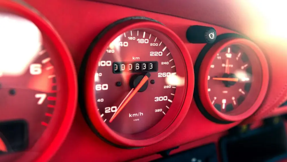 1993-porsche-911-turbo-s-lightweight_1405963-copy-1024x576843841-1