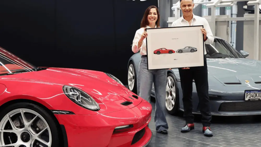 two-porsche-911-st-with-the-same-badge-number944231