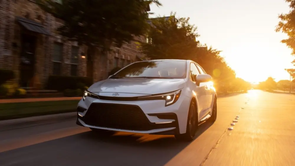 2026_corolla_xse_windchillpearl_00151259