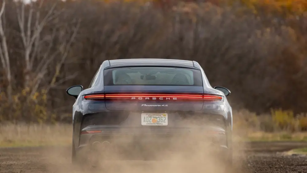 2025-porsche-panamera-4s-e-hybrid-132-69162636e0fb6