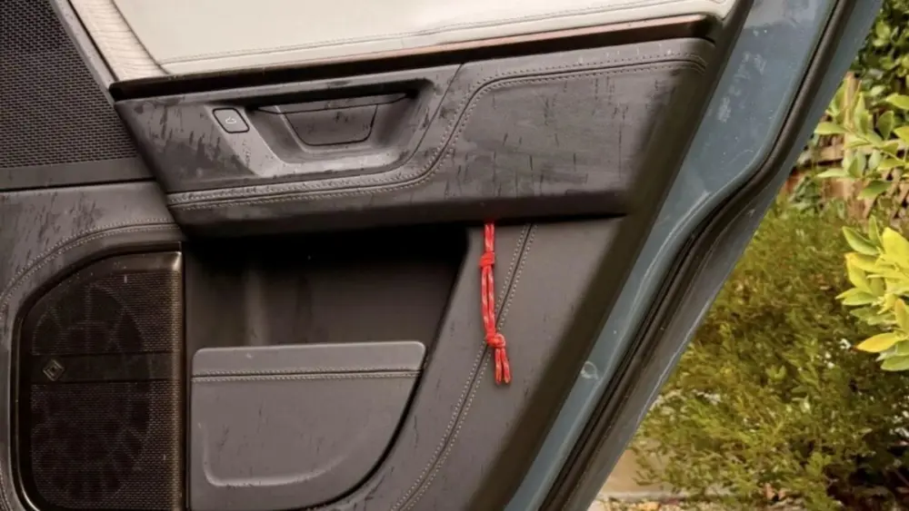 rivian-r1tr1s-gen-2-interior-door-handle-modification948155