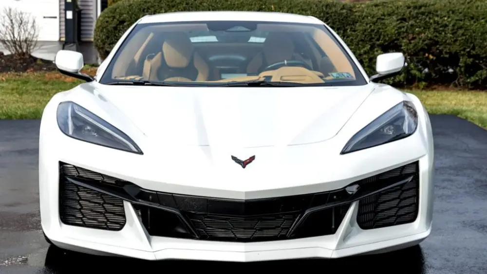 2025_chevrolet_corvette-e-ray_2025_chevrolet_corvette-e-ray_f58cec42-5e65-44fd-9f58-862fbd330c11-kxdj8z-28439-28440-scaled-copy-1024x576781371-1