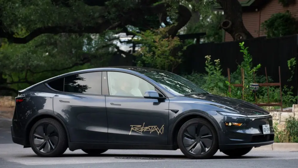 tesla-model-y-functioning-as-a-robotaxi347590