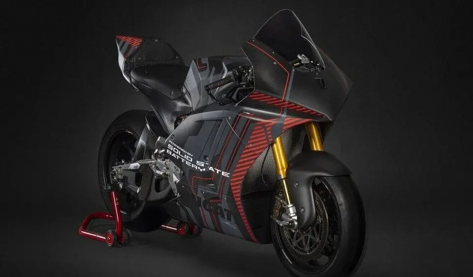 b2025cw00445_web_1160