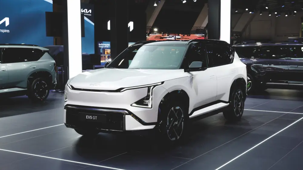 kia-ev5-gt-snow-white-pearl-motorshow-static-print-3600x2400-03-696125948939c