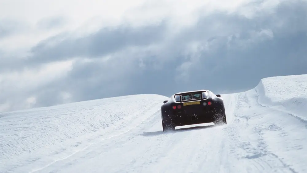 bugatti-veyron-cold-weather-testing-rear567347