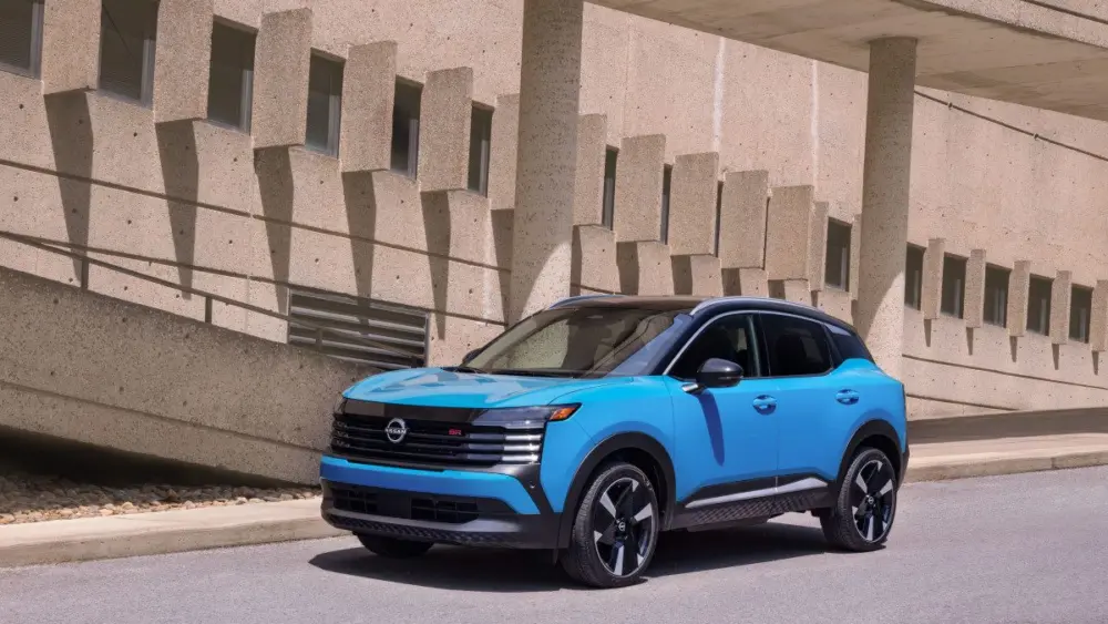 2024-nissan-kicks_blue-11490365