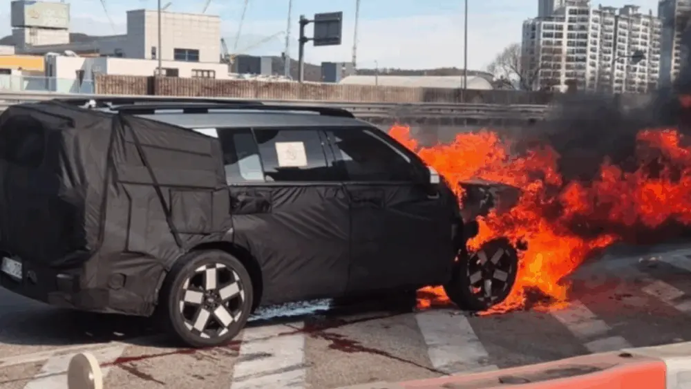 hyundai-santa-fe-test-car-fire1930014