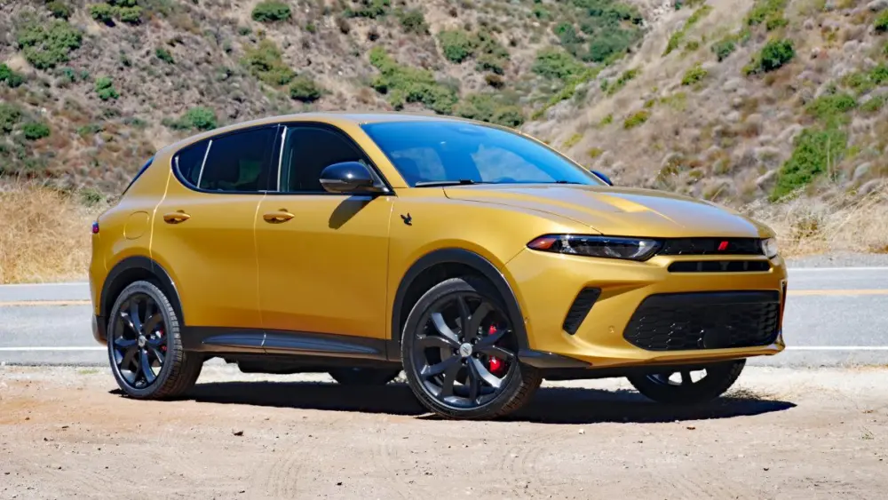 2024-dodge-hornet-rt-front-profile175071