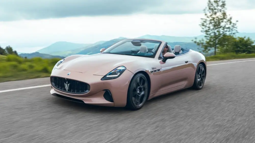 2025-maserati-grancabrio-folgore900220