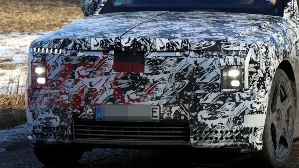 2027-rolls-royce-electric-suv-prototype-spy-shot699720