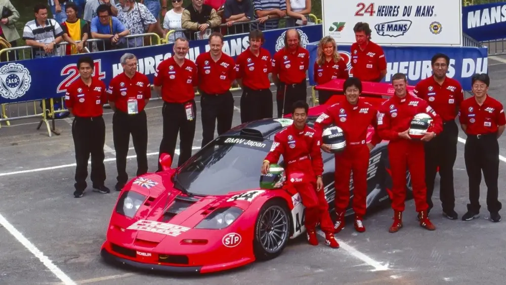 chassis-number-27r-as-seen-at-the-1997-24-hours-of-le-mans75262