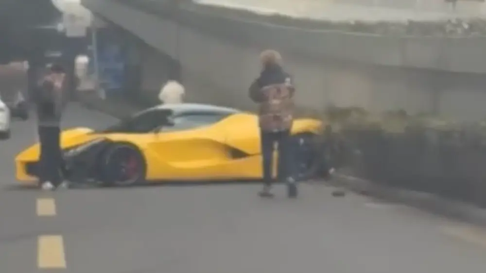 ferrari-laferrari-crash113261