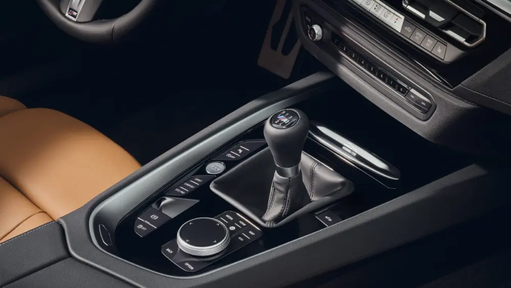 2025-bmw-z4-manual-shifter40638