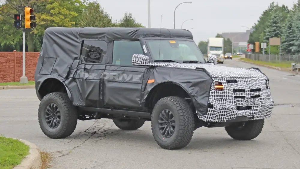 ford-bronco-raptor-spy-shot710421
