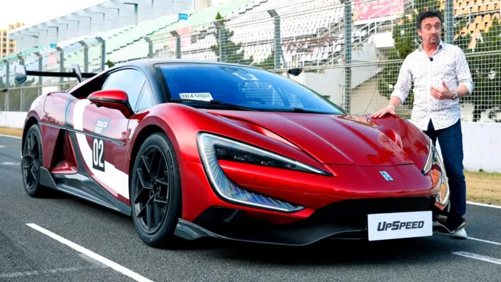 richard-hammond-drives-the-worlds-fastest-car-0-49-screenshot-copy-1024x576412966-1