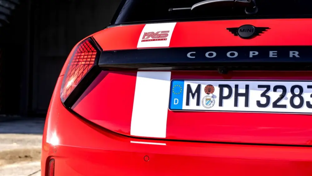 p90625068_highres_mini-jcw-1965-victor-copy-1024x576450471-1