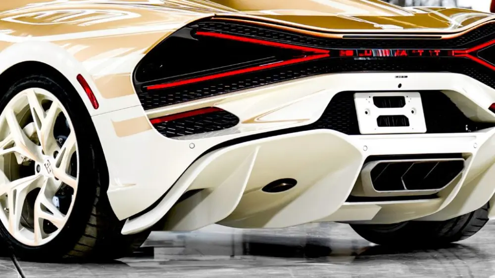 20-bugatti-mistral-sur-mesure-la-perle-rare-copy-1024x576280055-1