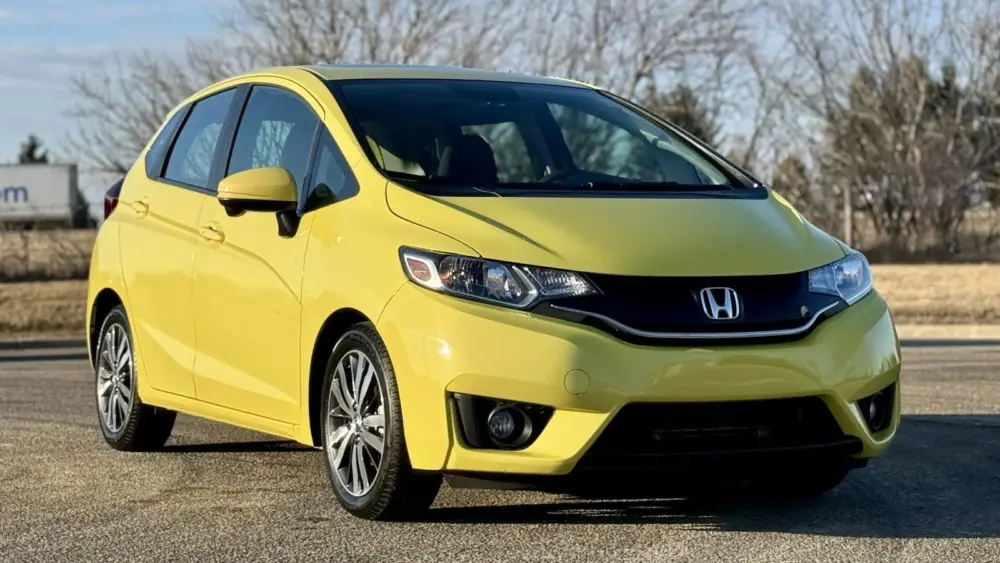 2015-honda-fit-right-front-three-quarters