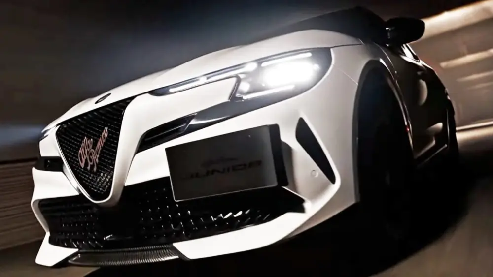 alfa-romeo-junior-ibrida-edizione-bianco-japan-19-1024x57621844-1