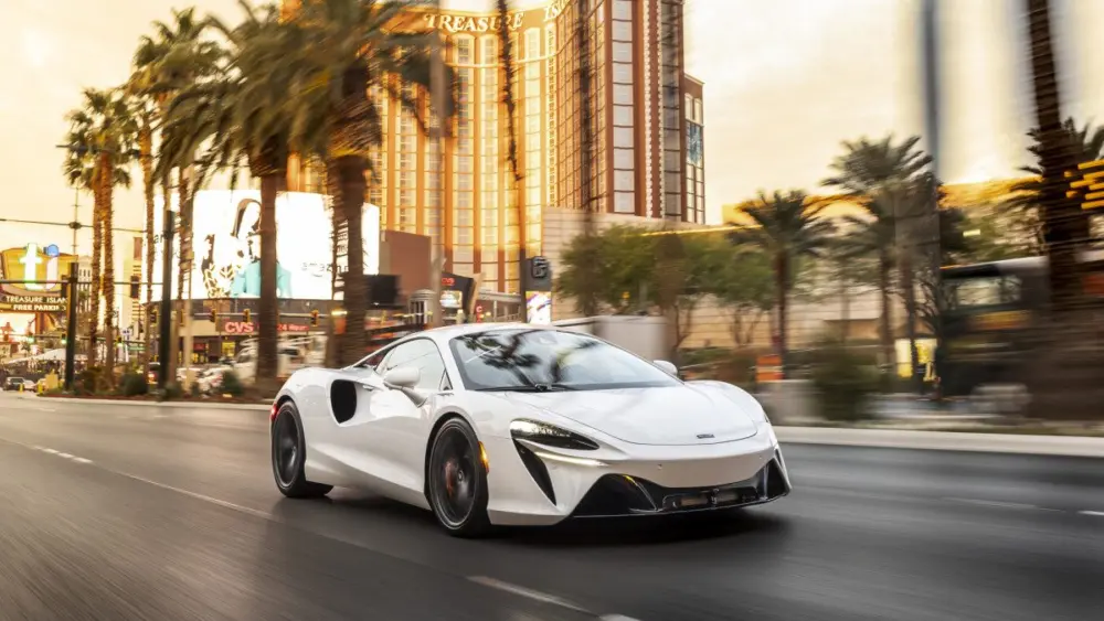 mclaren-artura-action-front-three-quarter560186