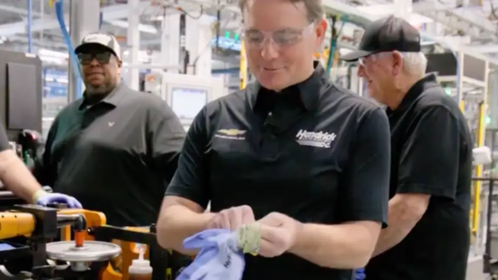 jeff-gordon-at-chevrolet-assembly-plant-2160669