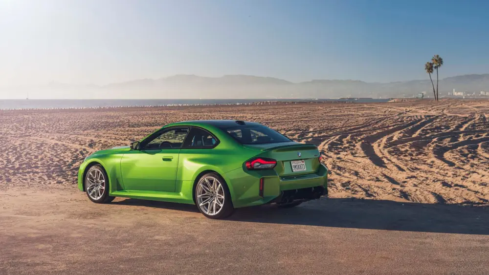 2025-bmw-m2-102-693af3c6deb42