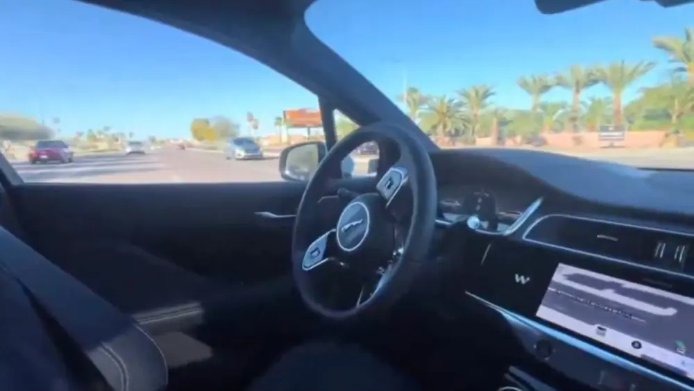 waymo-jaguar-i-pace-attempting-an-unprotected-left-turn626816