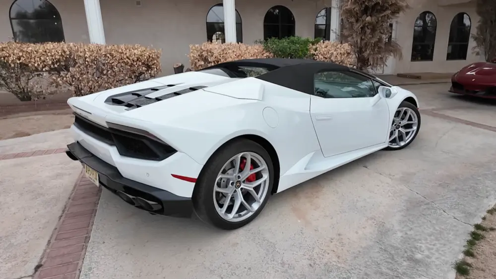 2019-lamborghini-huracan-rental-rear-34786834