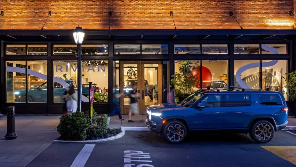 nighttime_shot_of_rivian-s_seattle_space_now_open_at_university_village_uquntl-1024x576488304-1