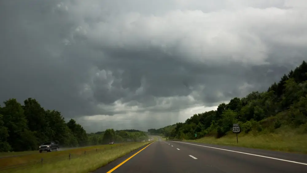 thunderstorm-seen-from-highway385936