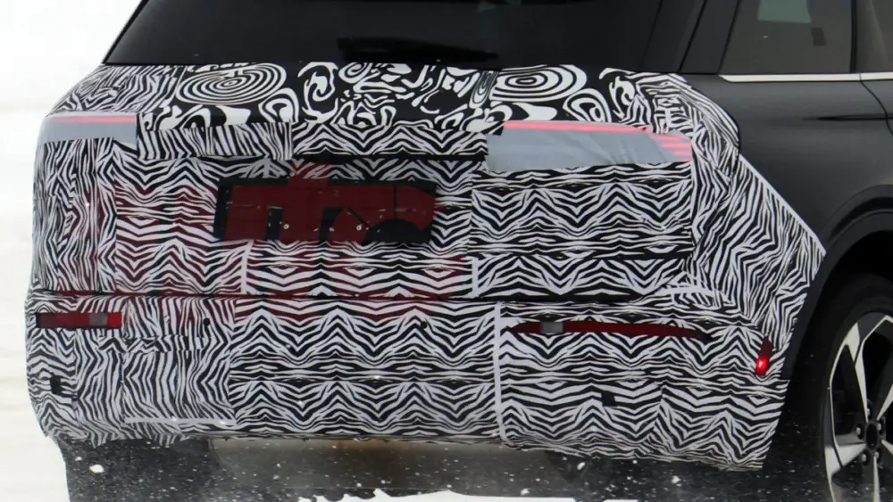 2027-lincoln-corsair-spy-shot608382