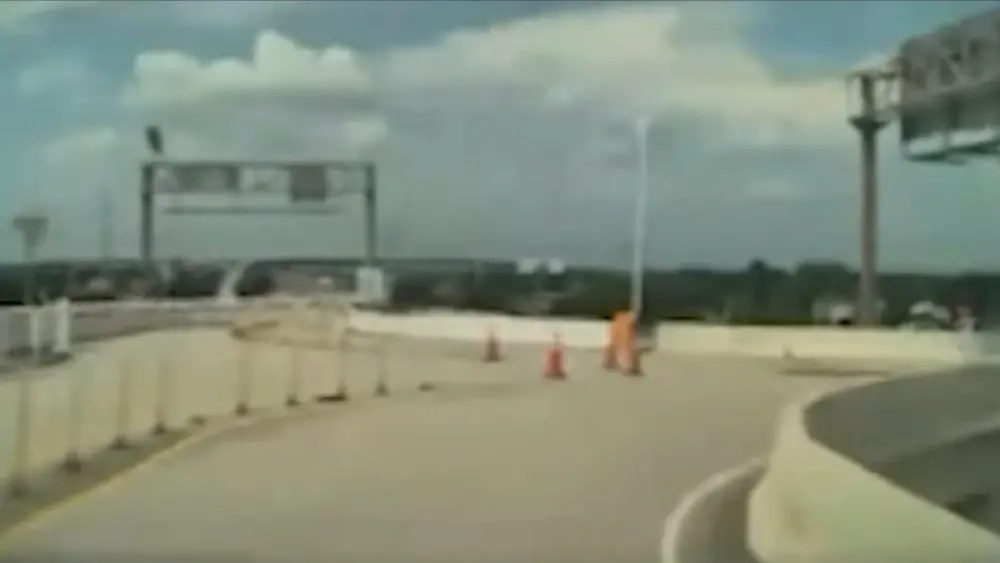 tesla-cybertruck-houston-august-2025-crash-dashcam-video-screenshot651872