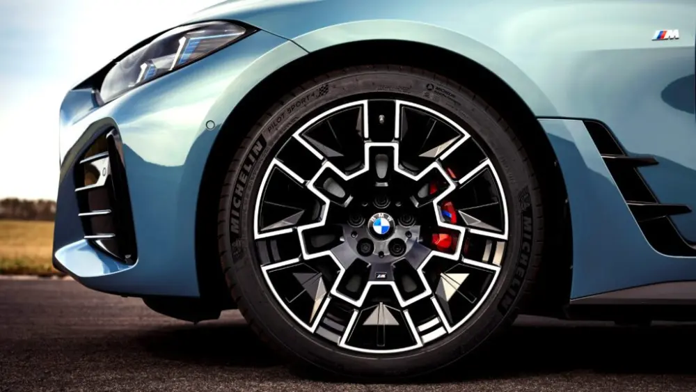 p90546646_highres_the-new-bmw-i4-m50-x-copy-1024x576848049-1