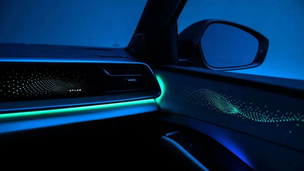 original-19807-teaser-2-my27-atlas-r-line-sacramentogreen-8112studios-1n9a8353-new-v2-2361414