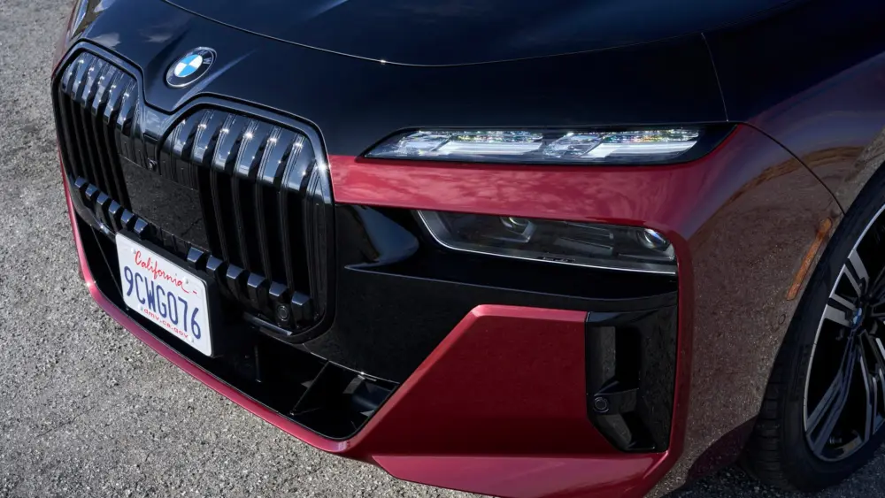 p90486151-2023-bmw-760i-xdr-1667835085