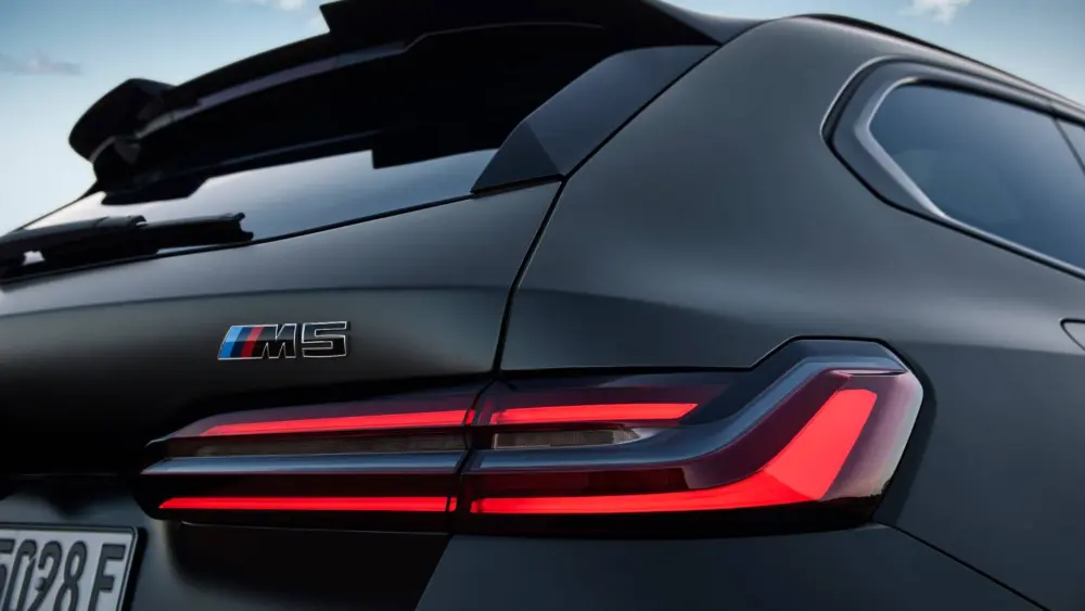 p90564604-highres855412