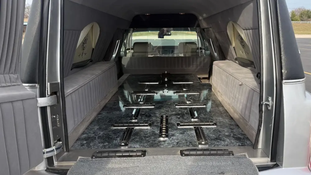 cadillac-fleetwood-xts-hearse-rear-compartment