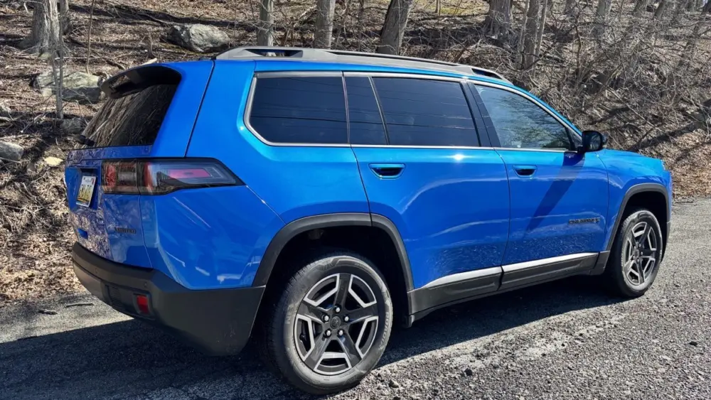 2026_jeep_cherokee_hybrid_-11-large-e1774466459470