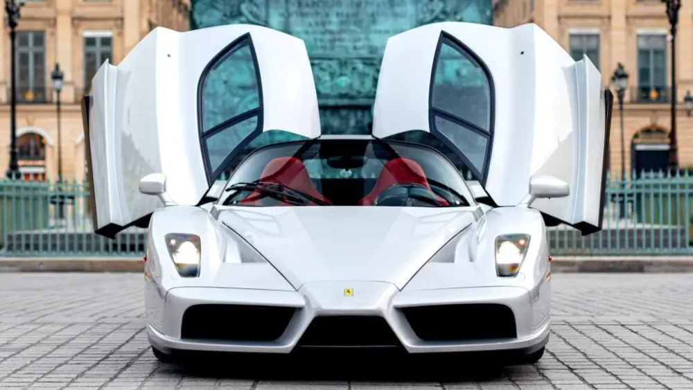 2004-ferrari-enzo_1435418-copy-1024x576281780-1