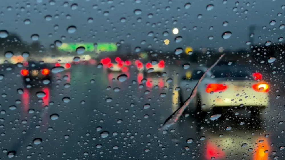 cars-driving-in-storm-on-highway591586