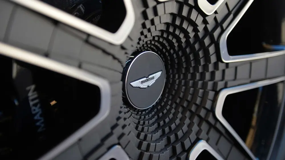 10-aston-martin-dbx-monterey-1-jpg346574