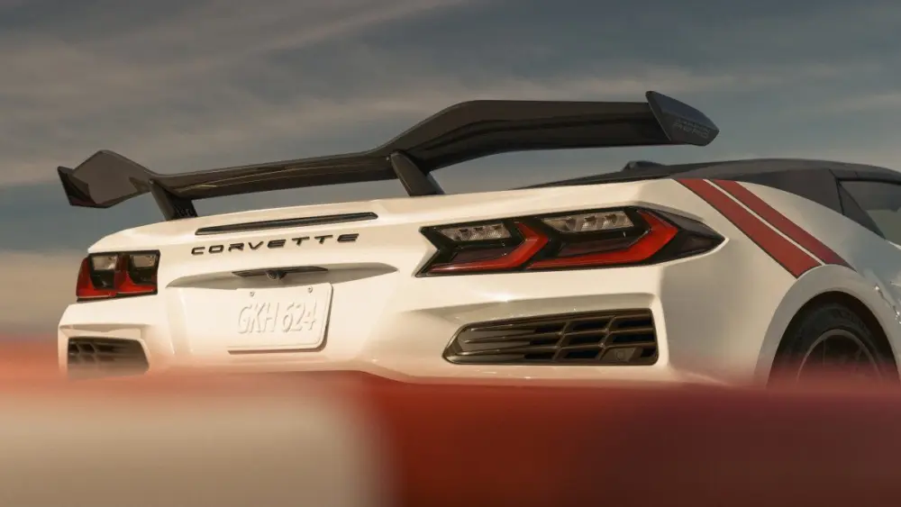 2027-corvette-grand-sport-launch-edition-featuring-a-rear-spoile211747