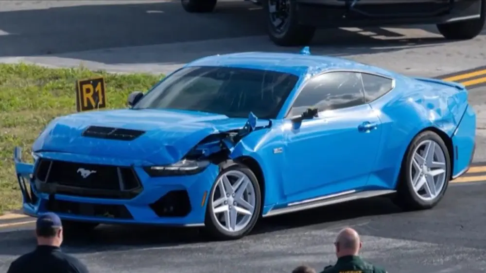 crashed-ford-mustang-gt-at-daytona-beach-international-airport349732