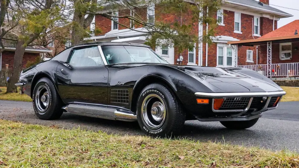 1972-chevrolet-corvette-coupe-black-1z37w25504306_010396581