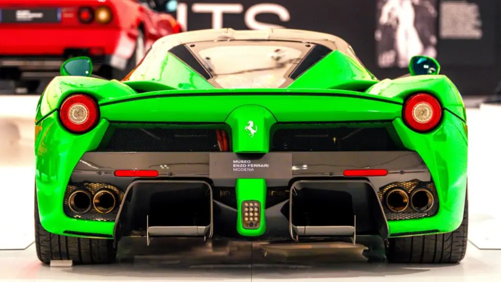 2014-ferrari-laferrari_1434577-copy-1024x576422767-1