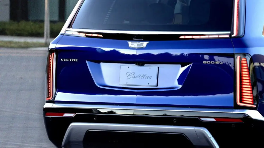 2026-cadillac-vistiq-02-copy-1-1024x576303014-1