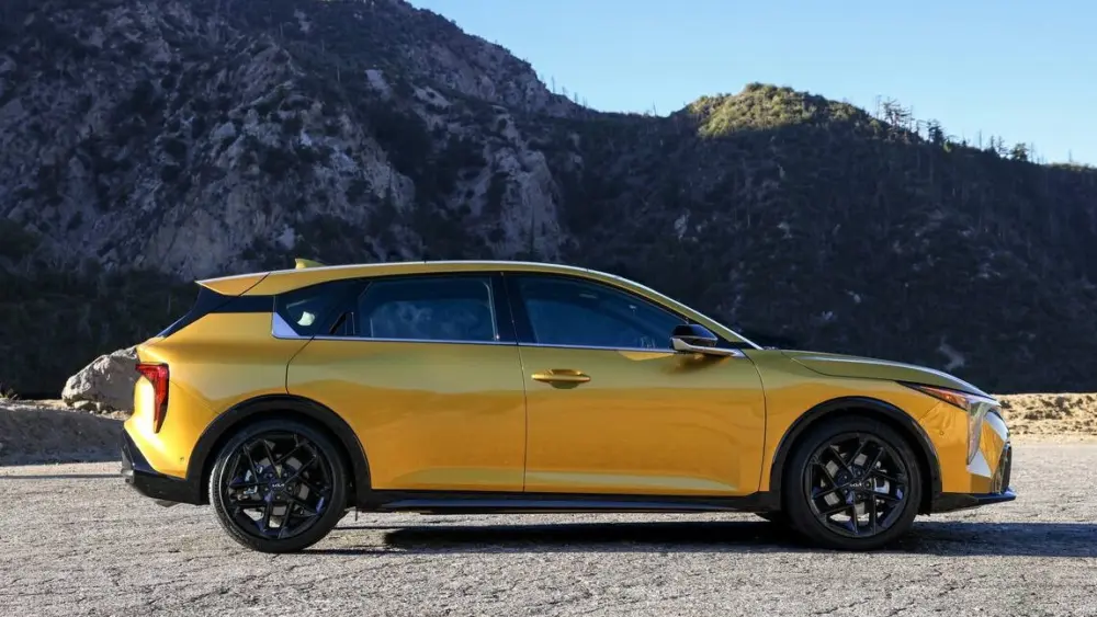 24238_2026_kia_k4_hatchback-e1775159673399